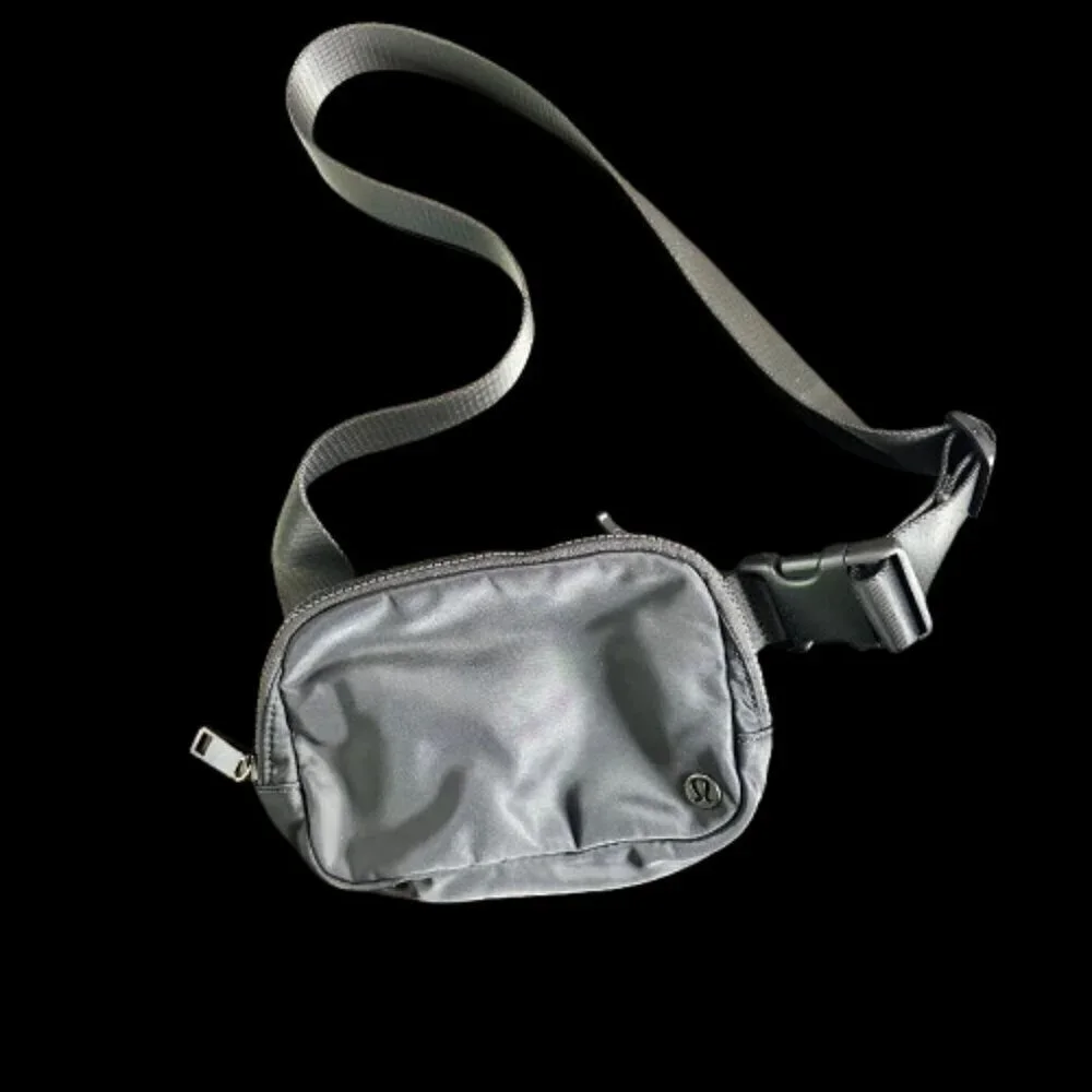 LULULEMON Everywhere Belt Bag Black